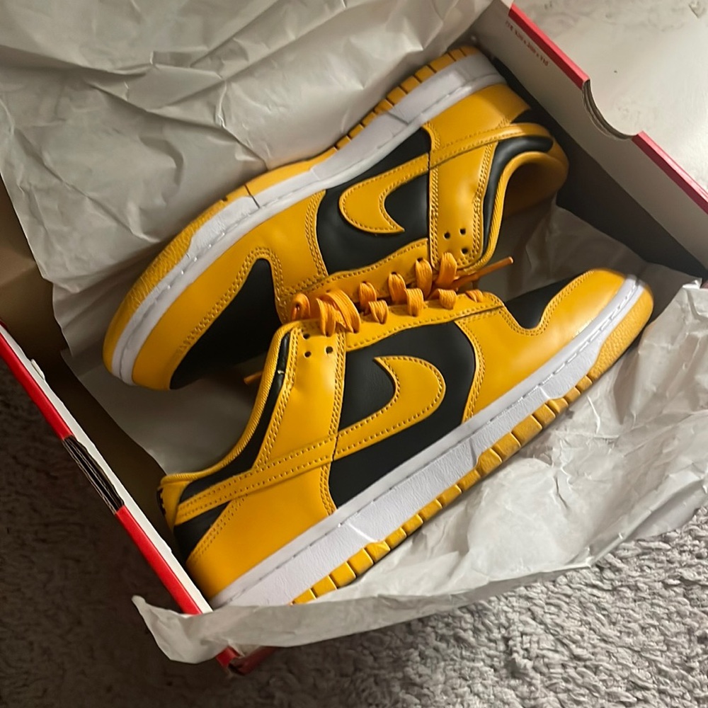 Nike golden rod sz9